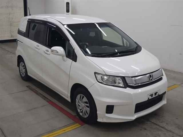 30158 Honda Freed spike GB3 2014 г. (MIRIVE Osaka)